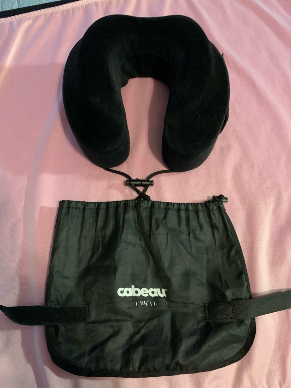 Cabeau Evolution Travel Neck Pillow Memory Foam w/case - excellent